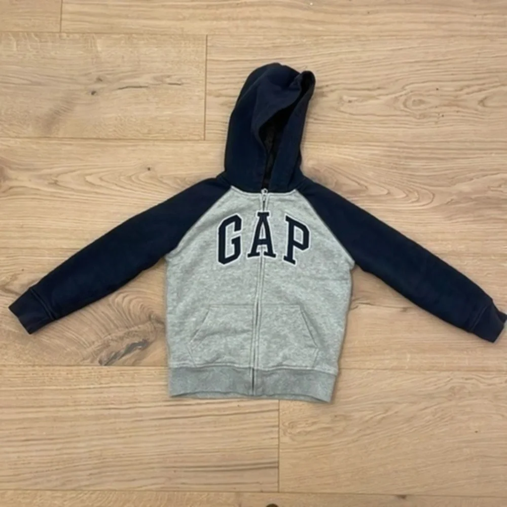 GAP Boys Size 6-7 Sherpa Lined Zip Hoodie Gray Blue Full Zip Jacket